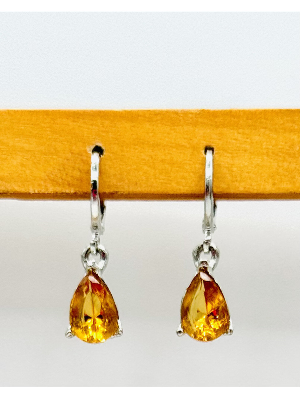 Silver tone 4 prong faceted citrine round lever close drop earrings